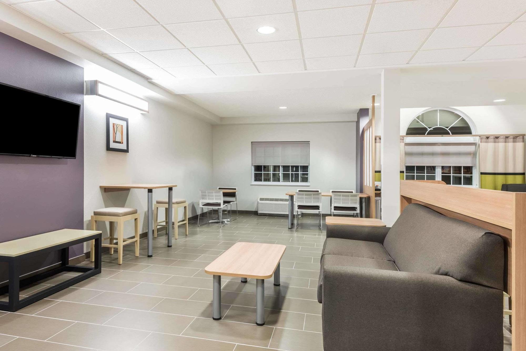 Microtel Inn & Suites By Wyndham Beaver Falls Bagian luar foto