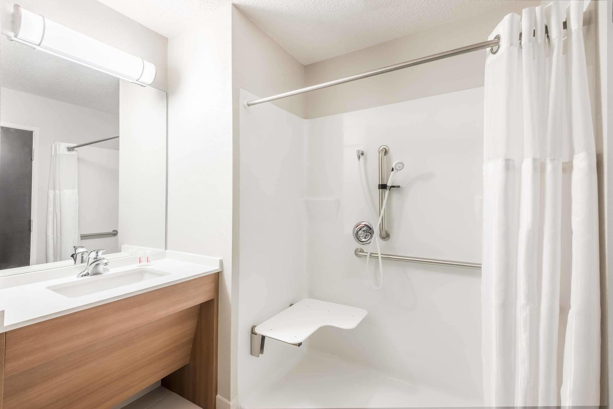 Microtel Inn & Suites By Wyndham Beaver Falls Bagian luar foto