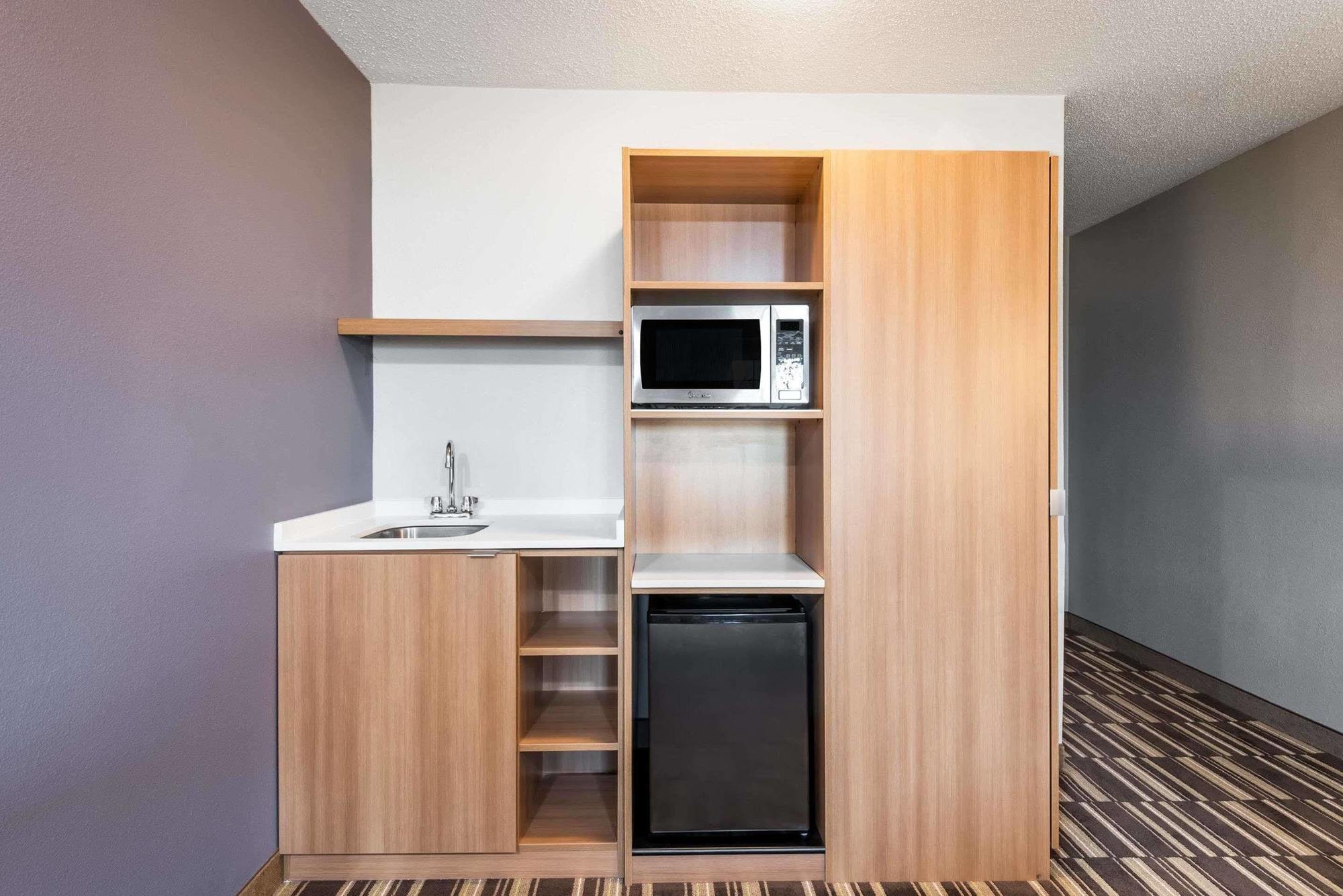 Microtel Inn & Suites By Wyndham Beaver Falls Bagian luar foto