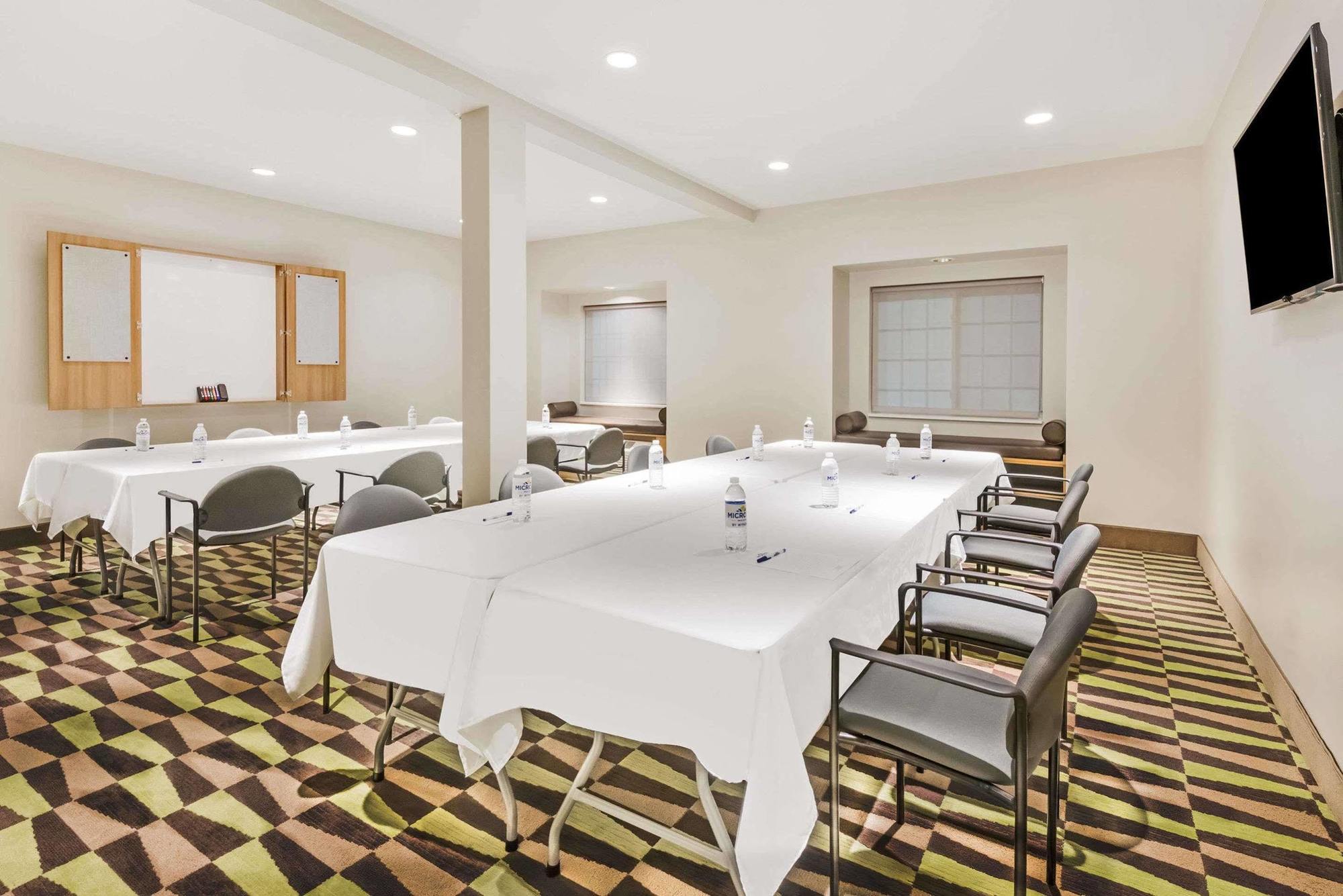 Microtel Inn & Suites By Wyndham Beaver Falls Bagian luar foto
